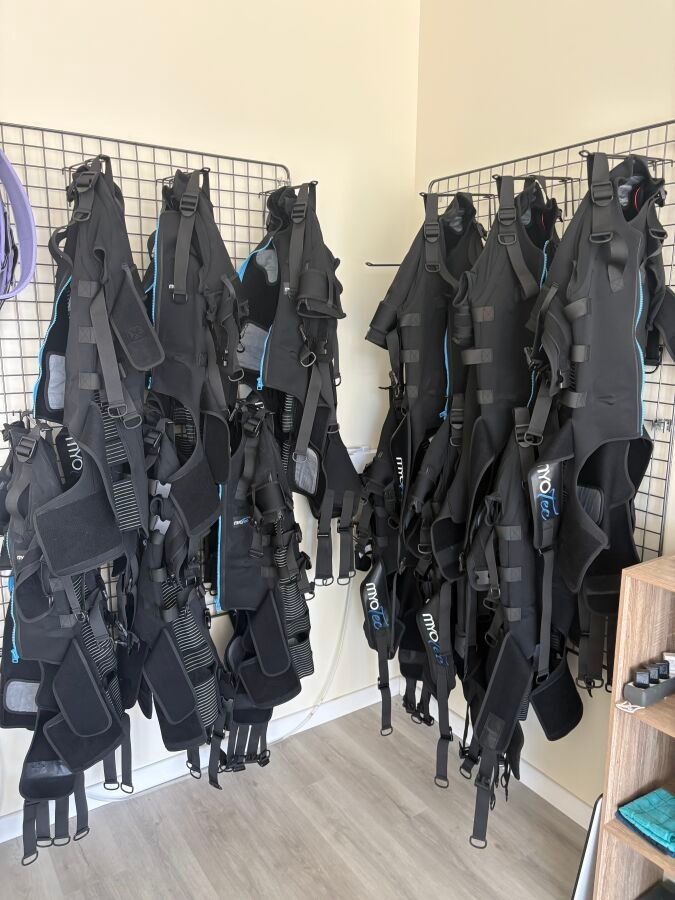 VENTE DE MATERIEL DE RESTAURATION, OUTILLAGE ET QUINCAILLERIE , EQUIPEMENT SPORTIF, MATERIEL FUNERAIRE